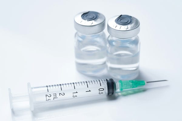 フランス、COVID-19ワクチン接種に向けた積極的な取り組み