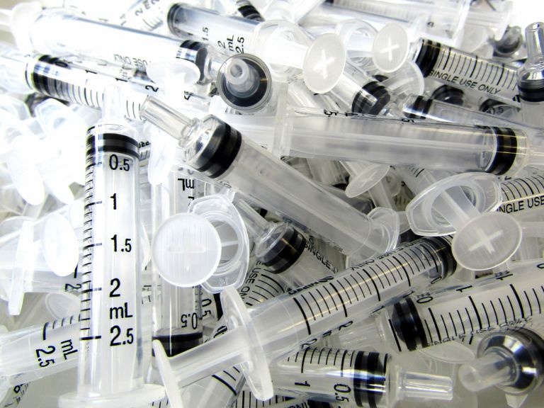 フランスのCOVID-19ワクチン接種：政府の取り組みと予約システム